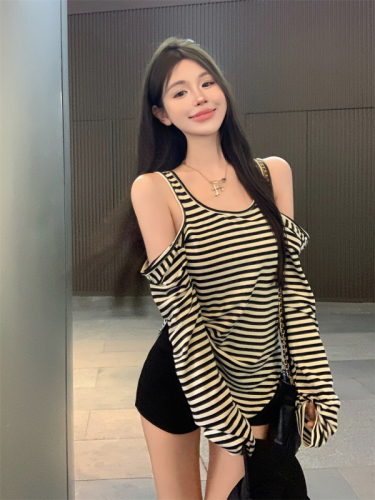 Real shot of black and white striped design long-sleeved off-shoulder top Korean style hot girl loose shoulder large T-shirt