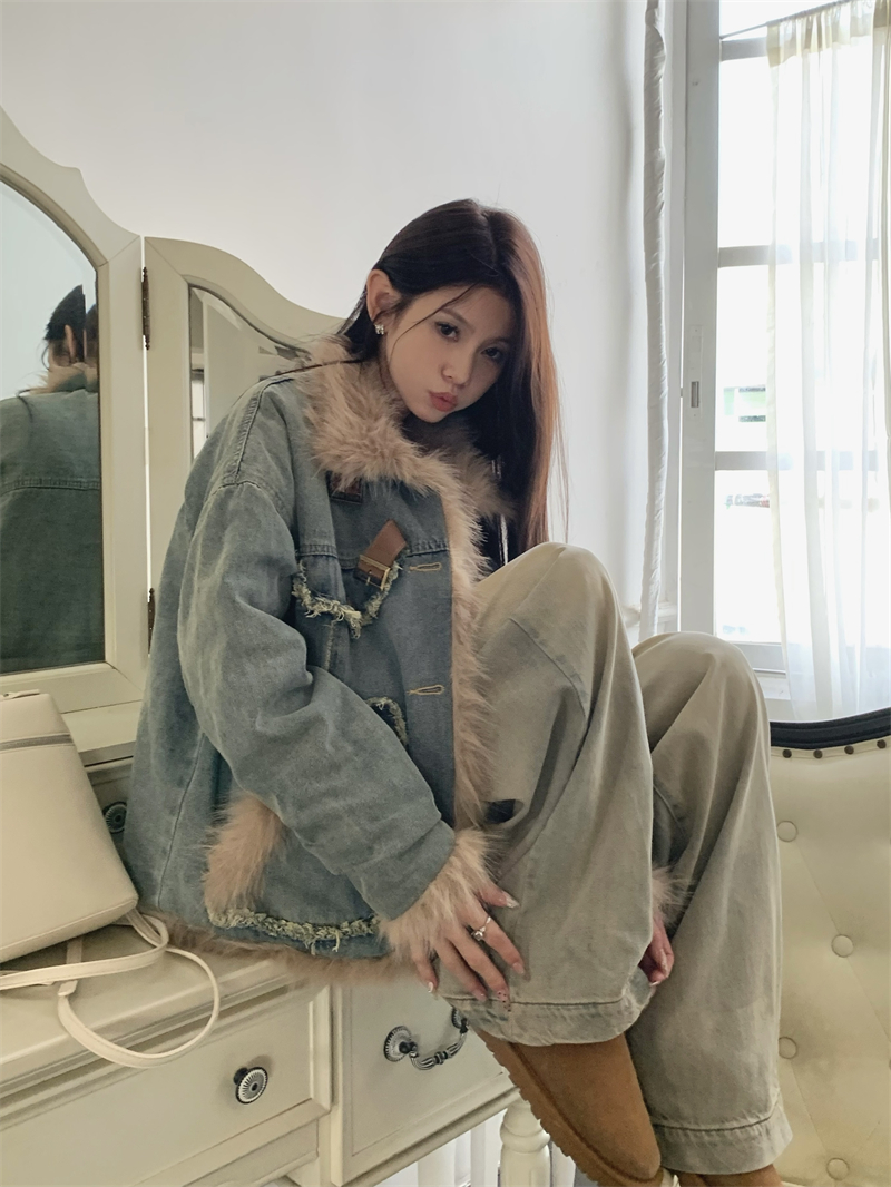 實拍  復古毛毛拼接牛仔秋冬外套女高級感通勤牛仔棉服女