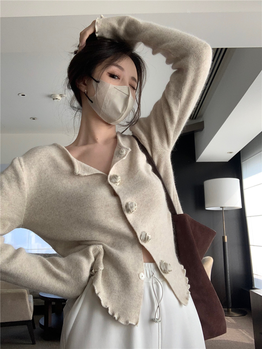 Actual shot of rose button sweater cardigan, gentle long-sleeved knitted top
