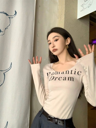 Korean version of retro letter long-sleeved T-shirt for women in autumn new hot girl versatile slim inner top and bottoming shirt