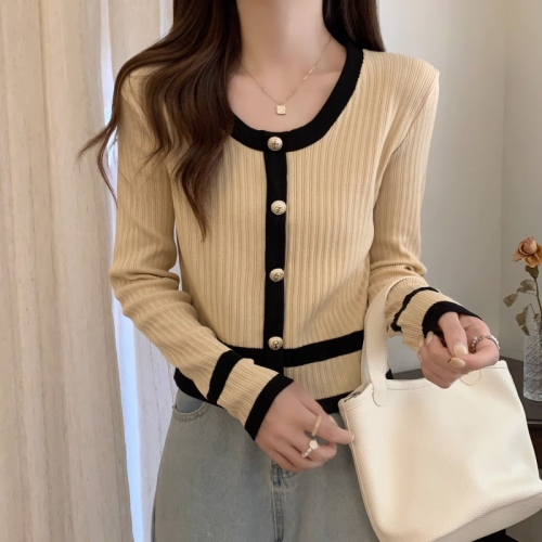 French gentle little fragrance contrasting color knitted bottoming shirt for women in autumn and winter with windbreaker and slim short sweater