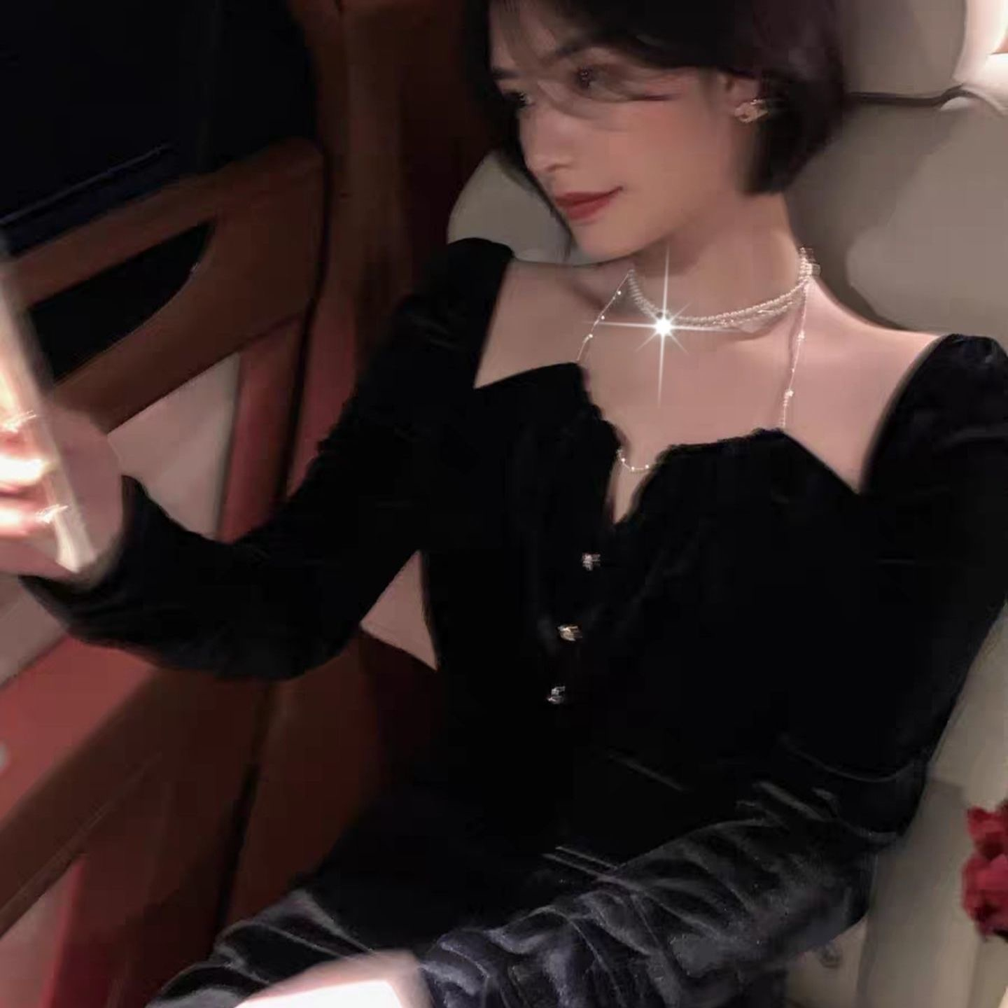 黑色法式復古絲絨連衣裙女秋冬2023新款收腰顯瘦鑽鏈鏤空禮服裙