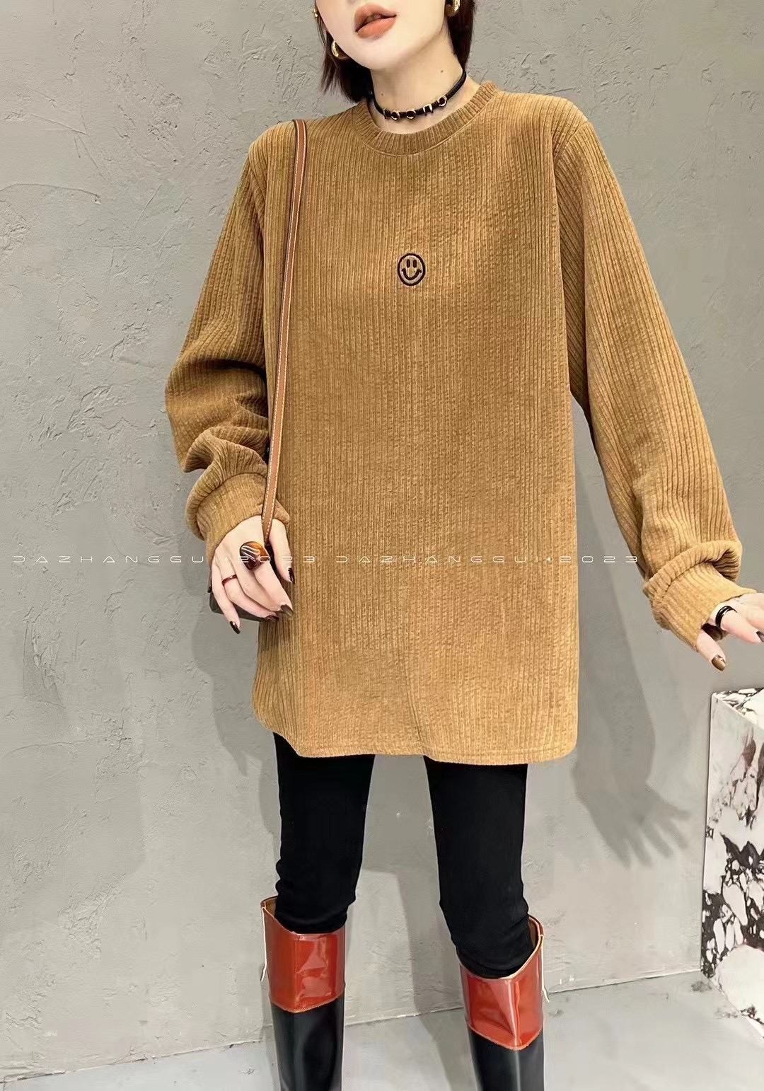 歐貨坑條T恤衛衣女秋冬新款寬鬆大版中長款遮屁股圓領套頭打底衫