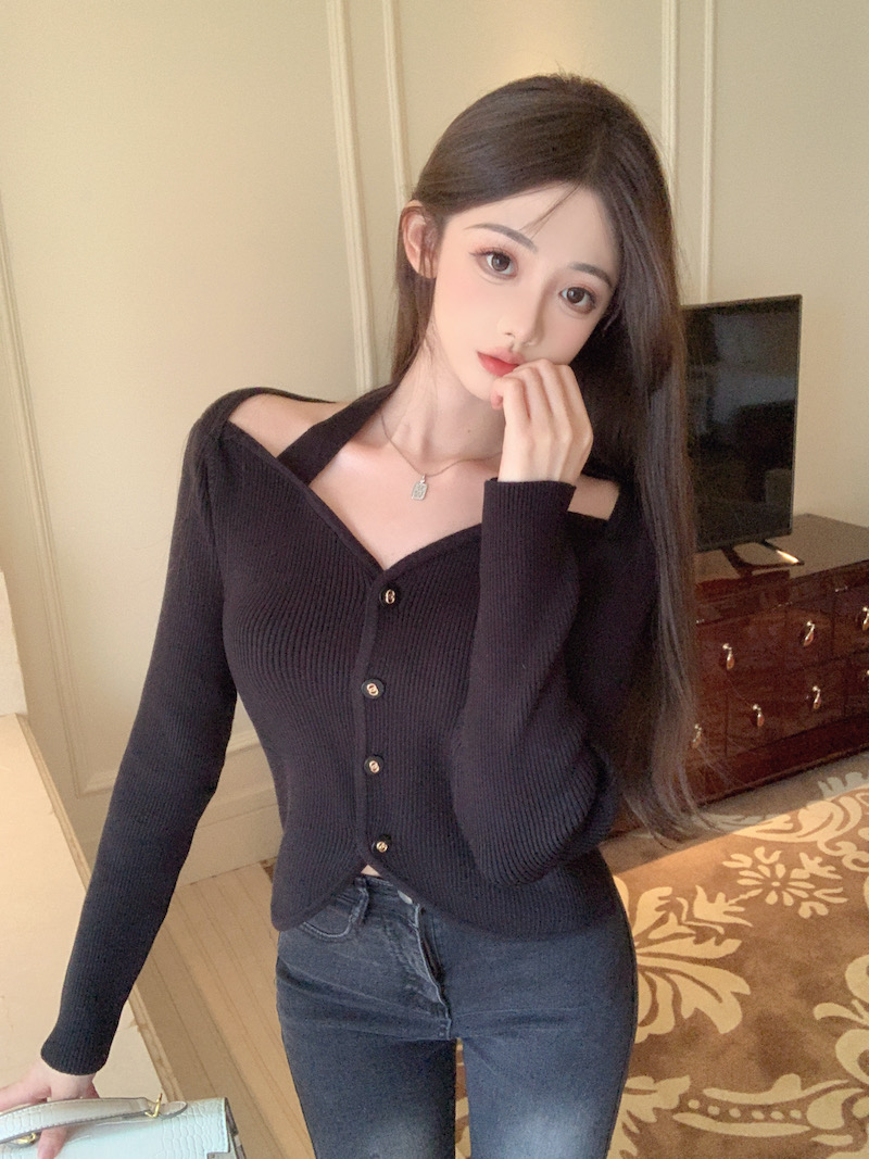 實拍 法式掛脖露肩長袖針織衫女裝新款高級感小眾奶系開衫上衣