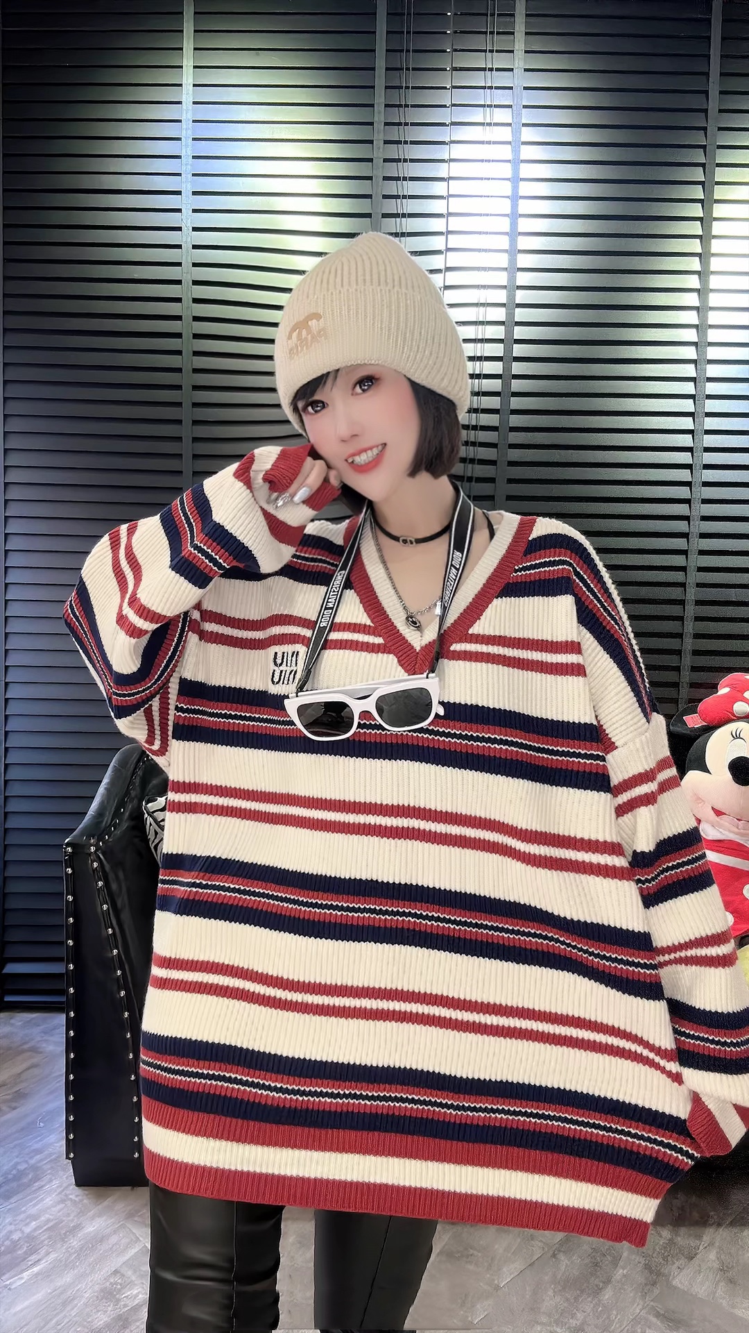 韓版慵懶風彩虹條紋寬鬆毛衣女長袖歐貨新款時尚V領刺繡字母毛衫