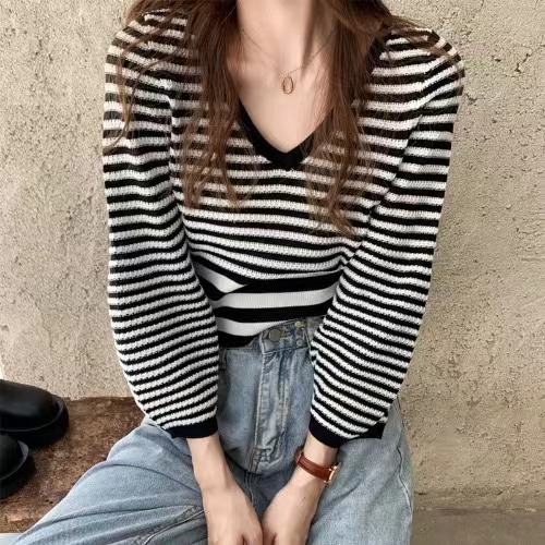 新款慵懶風v領條紋長袖針織衫套頭毛衣女寬鬆短款上衣
