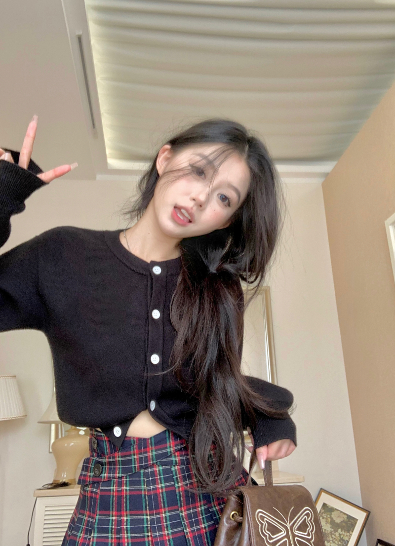 Real shot of a high-end soft and waxy black short sweater cardigan + retro plaid high-waisted pleated skirt