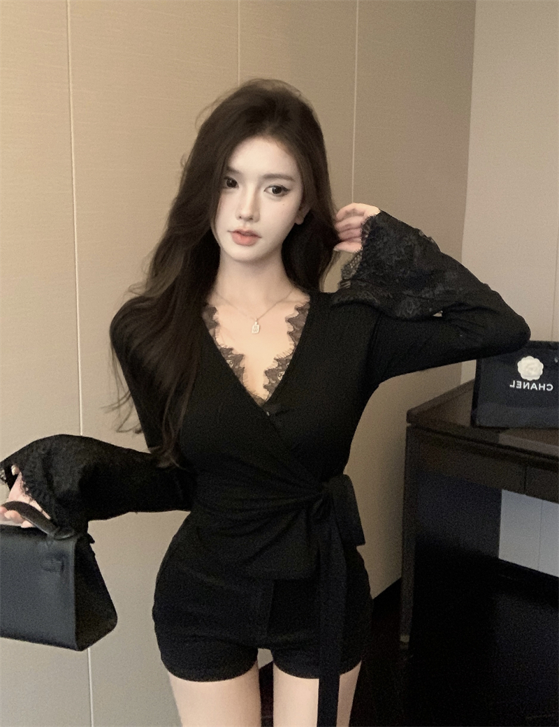實拍 黑色性感V領蕾絲拼接綁帶上衣女修身長袖打底衫內搭