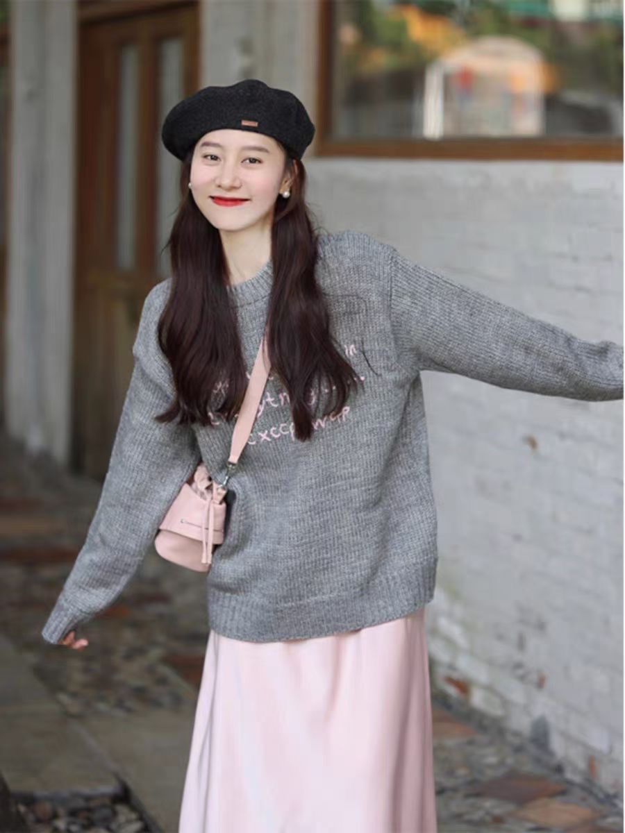 秋冬新款慵懶風溫柔寬鬆休閒撞色套頭字母刺繡毛衣女
