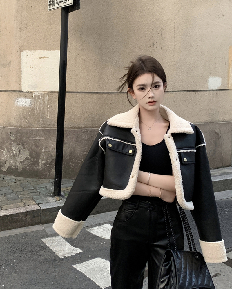 Real shot of autumn and winter retro fur one-piece lamb fur jacket for women