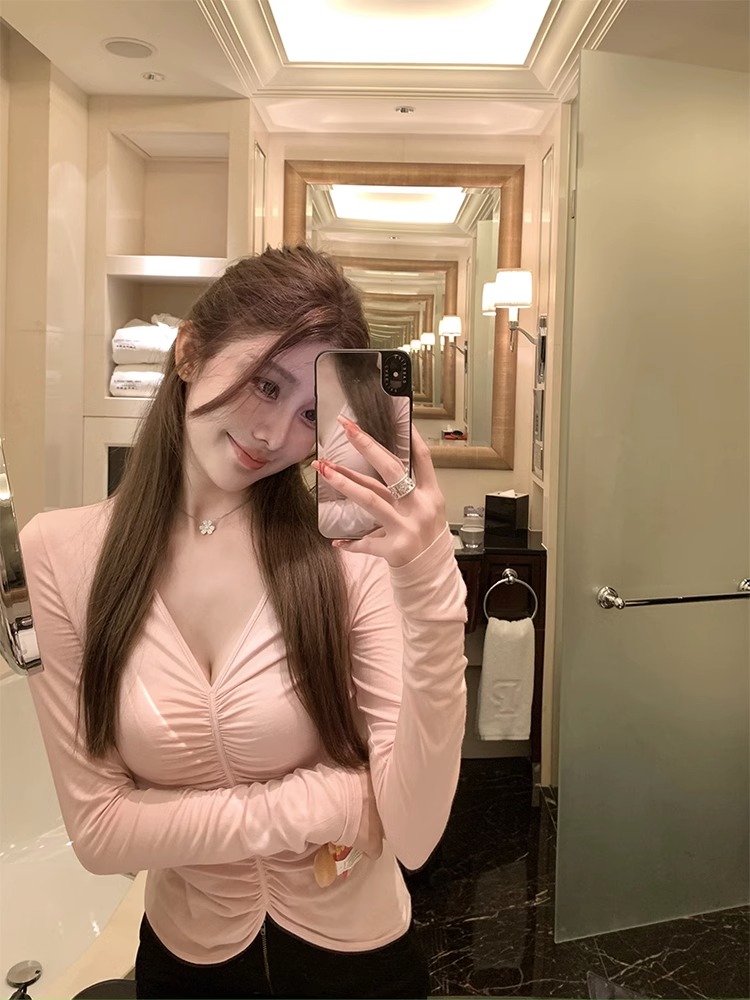 韓雨嘉早秋v領長袖T恤女新款設計感小眾內搭打底衫修身短款上衣