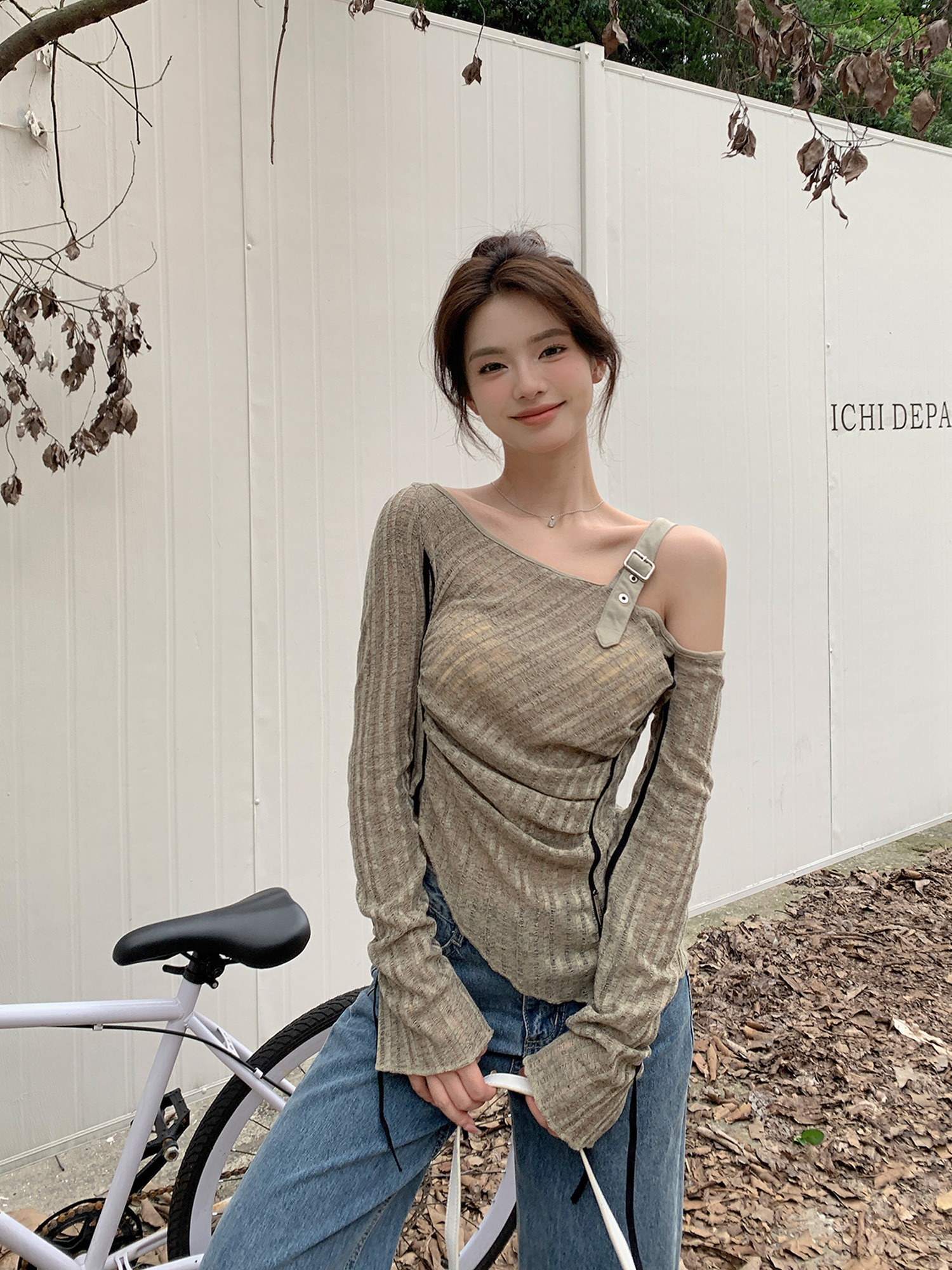 實拍-美式辣妹不規則設計漏肩修身性感長袖上衣