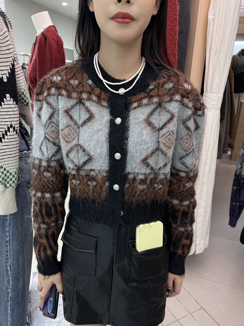 十三行秋裝女2023年新款氣質圓領拼色寬鬆長袖小個子短款針織毛衣