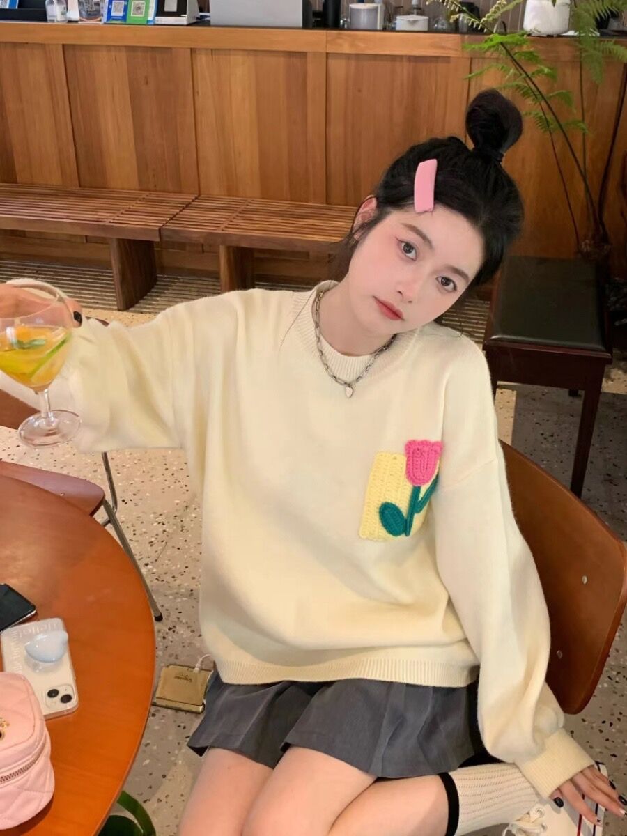 This year's popular Korean long-sleeved sweater women's autumn new age-reducing niche design loose and versatile knitted top