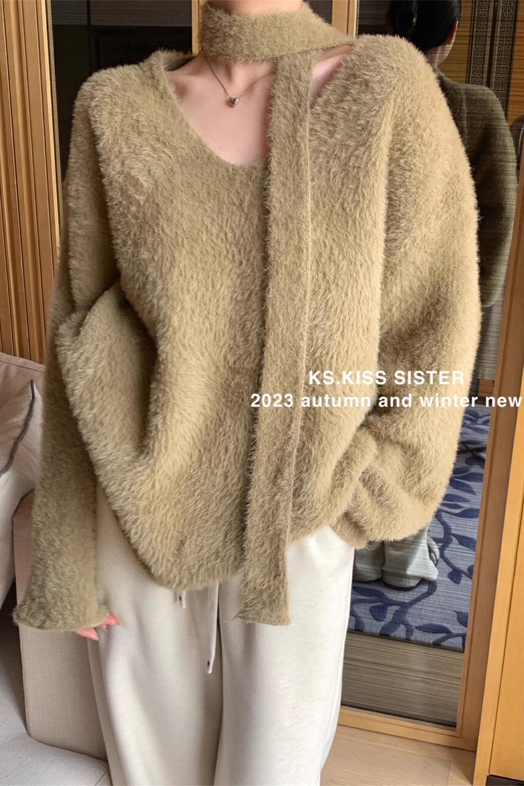 kiss sister復古慵懶奶fufu水貂絨毛衣配領帶2023秋V領柔毛上衣女