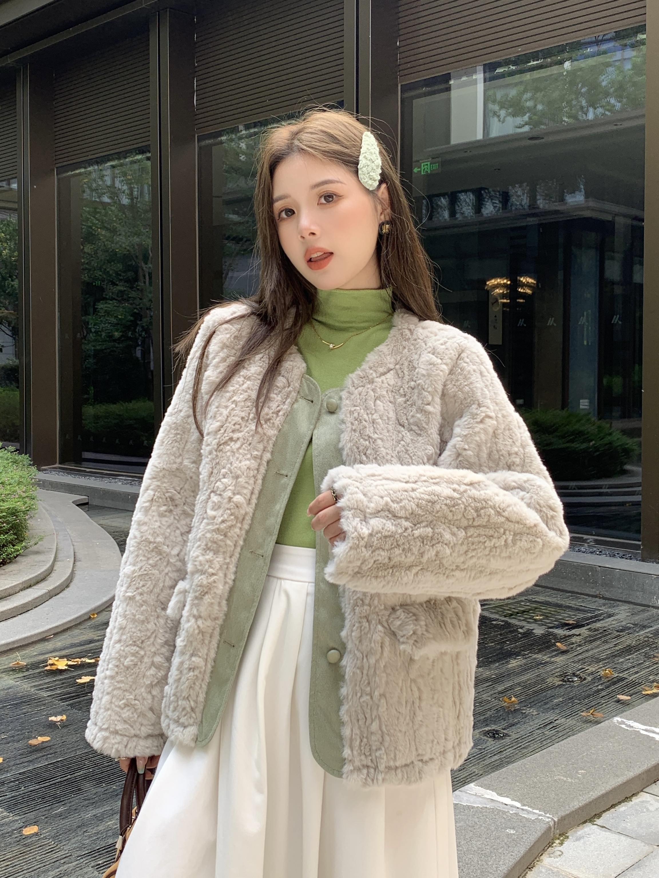 韓版設計感寬鬆加厚保暖撞色拼接皮毛一體毛絨外套女   實拍