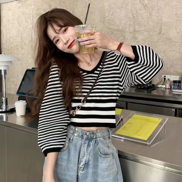 New style lazy style v-neck striped long-sleeved sweater pullover sweater for women loose short top