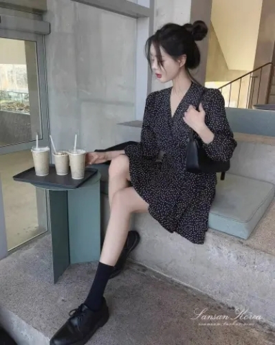 高端質量波點碎花長袖連衣裙子女秋季2023新款茶歇法式赫本風秋裝