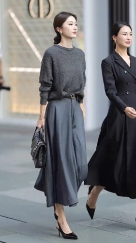 小香风套装秋季新款气质高级感今年流行时尚漂亮灰色针织毛衣女