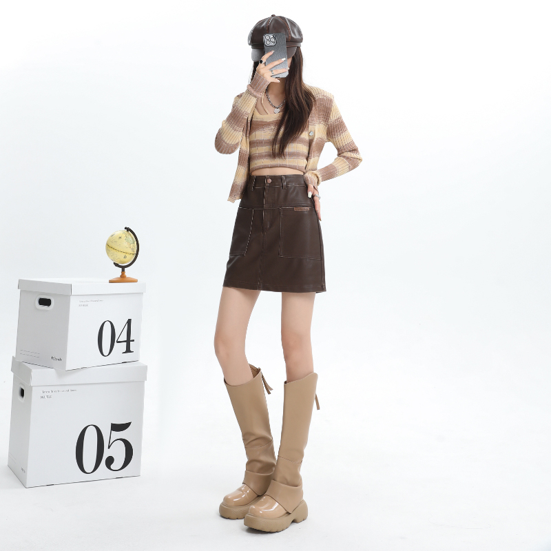 Real shot of 2023 autumn fashion leather skirt, new skirt, matte coffee color, high waist, slimming