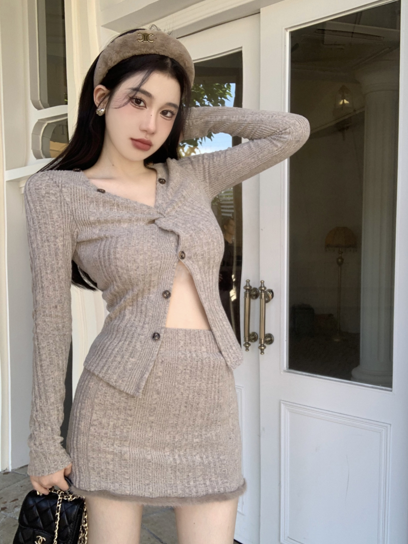 實拍 辣妹V領毛邊短裙套裝秋冬高級感時尚溫柔氣質針織女裝