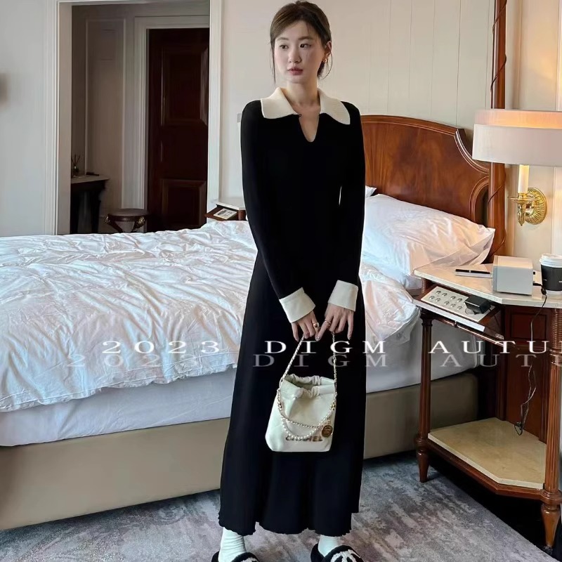 2023秋季新款法式撞色翻領針織連衣裙女秋冬可單穿內搭打底毛衣裙