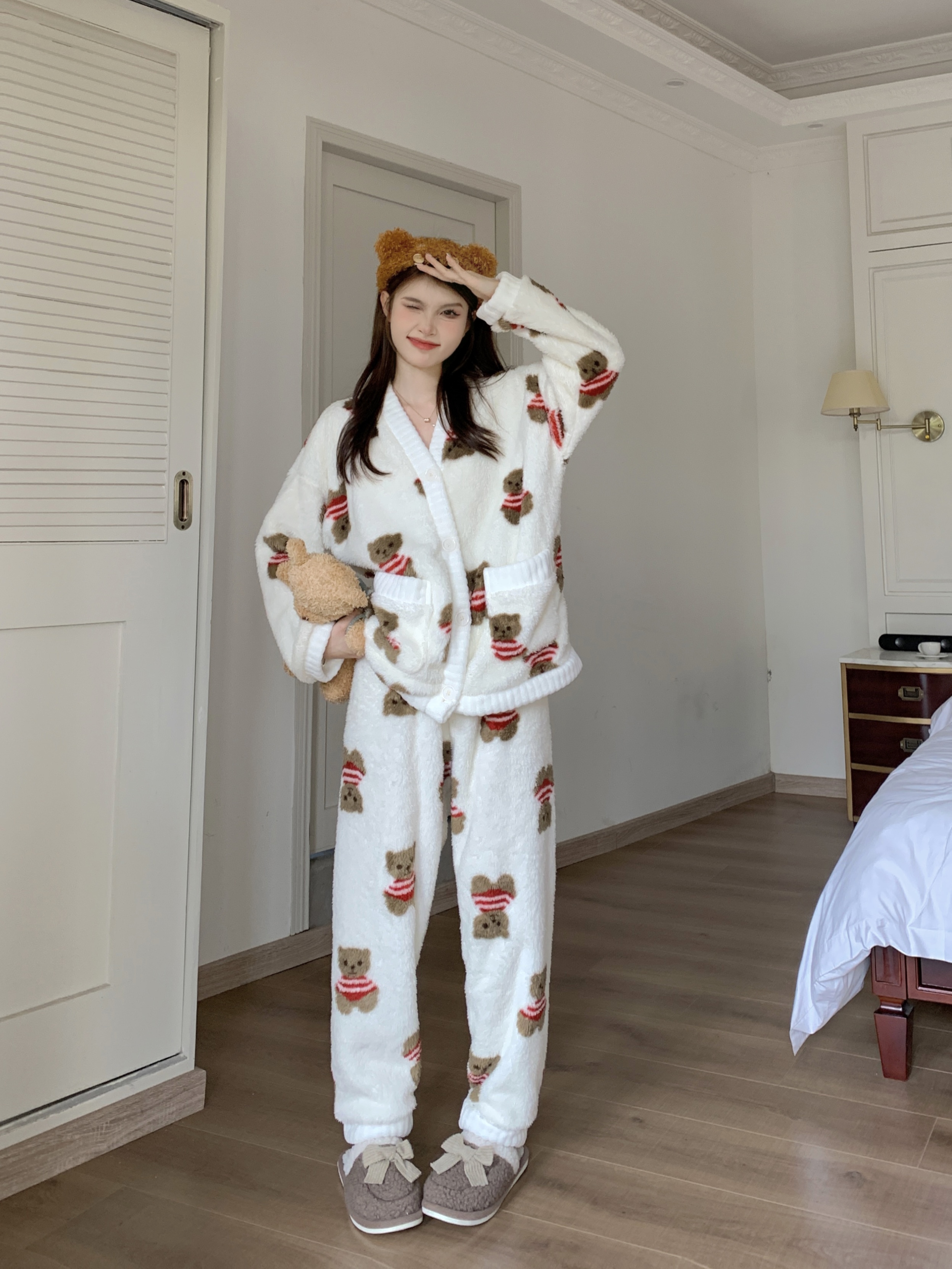 實拍可愛小熊加絨加厚秋冬保暖家居服珊瑚絨可愛學生睡衣套裝