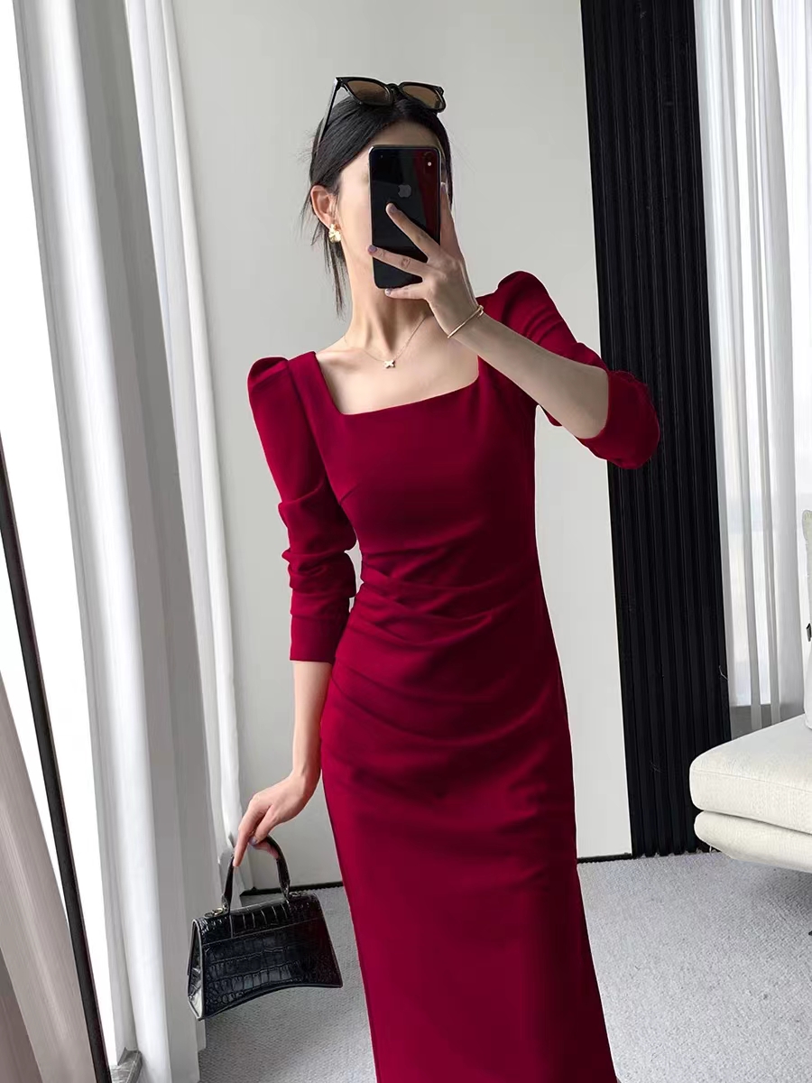 白色黑色紅色連衣裙女2023秋新款長袖收腰顯瘦氣質方領敬酒訂婚裙