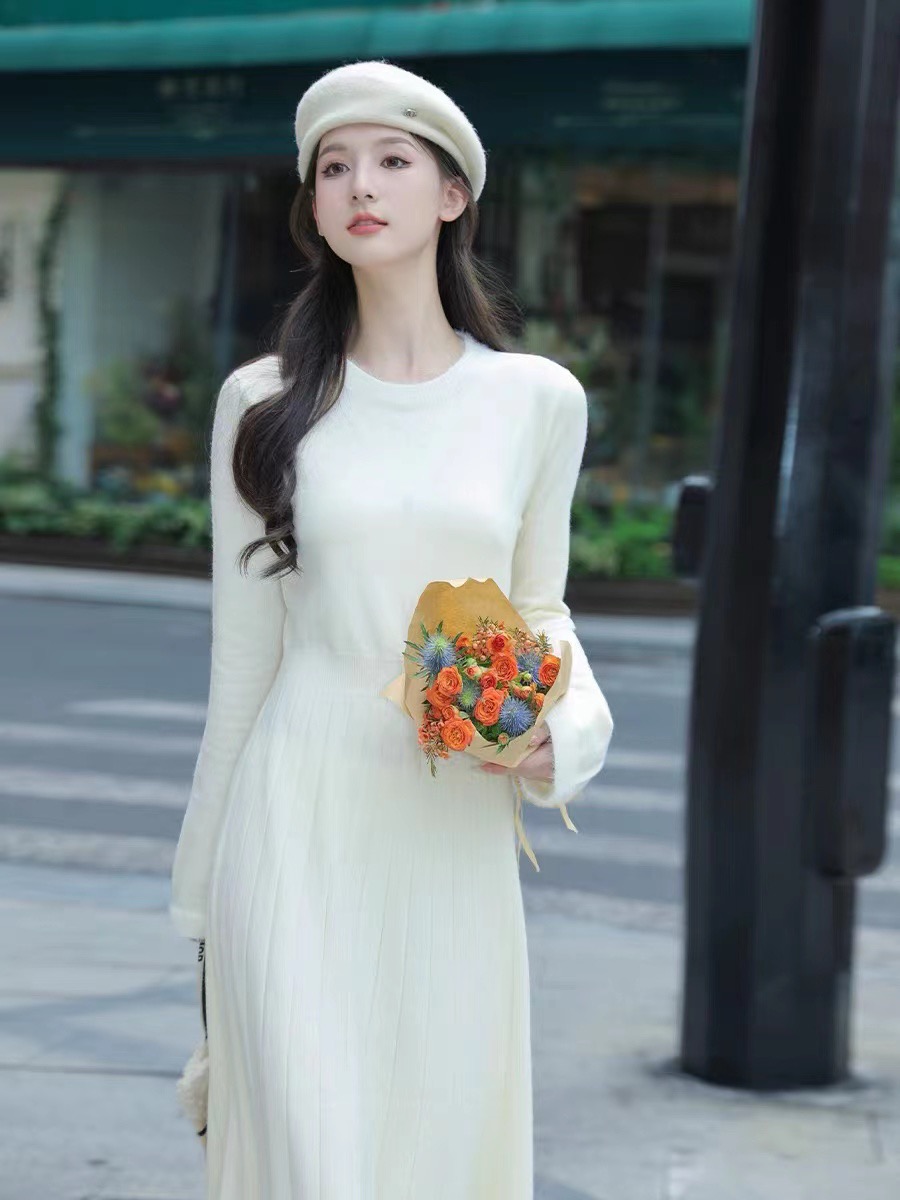 小鎮姍姍 花束般的戀愛~袖口絨絨羊毛圓領顯瘦針織長款連衣裙打底