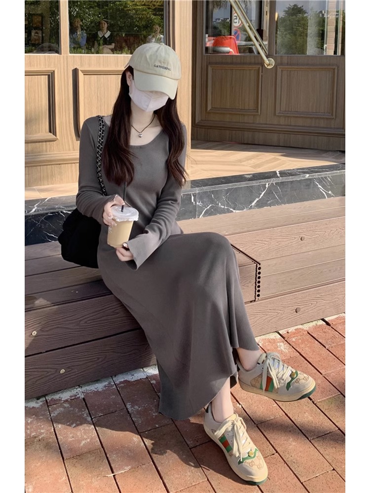 修身長袖針織連衣裙女秋收腰顯瘦高級感氣質溫柔風U領法式a字長裙