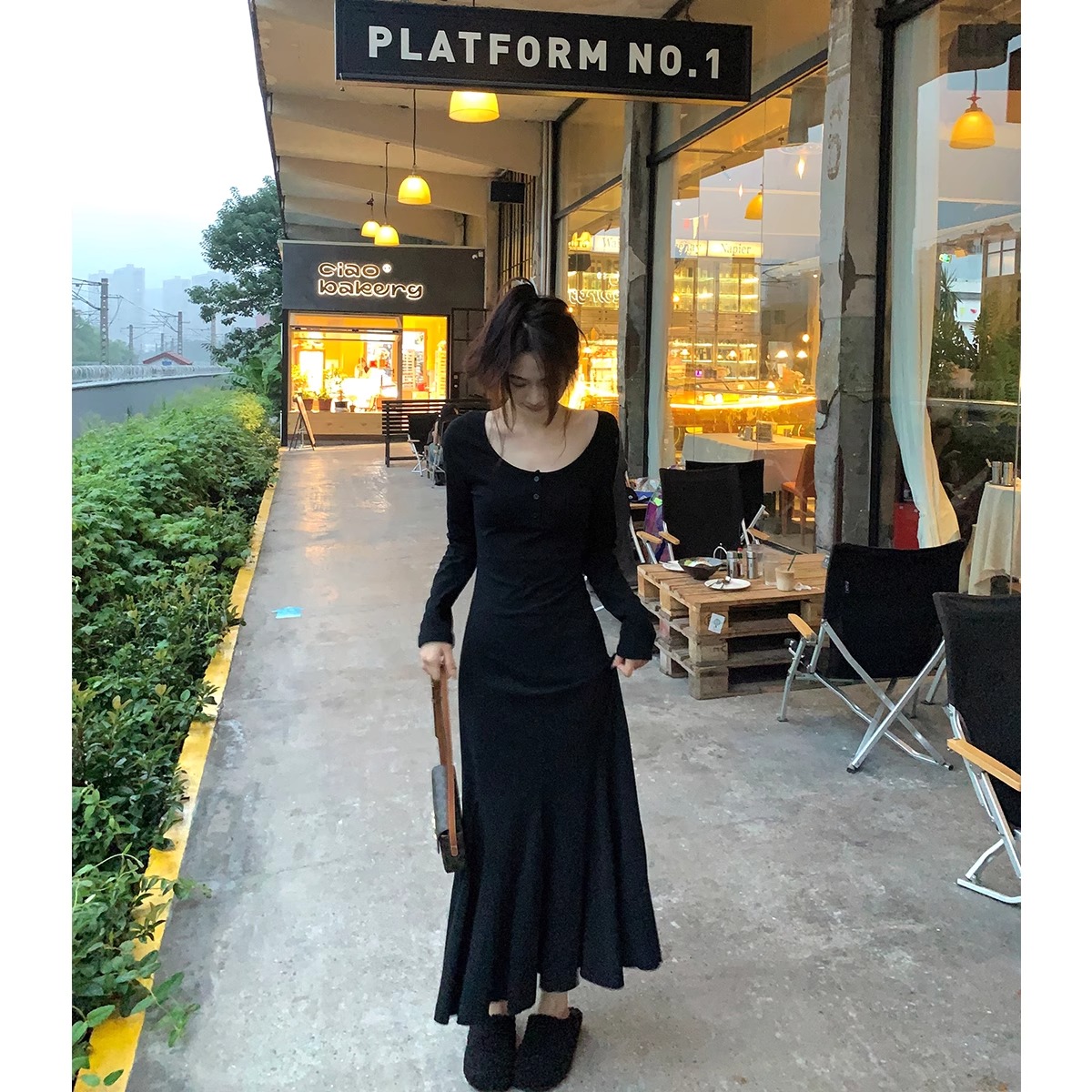 咖色法式高級感顯瘦顯高魚尾連衣裙女早秋氣質收腰長袖裙子