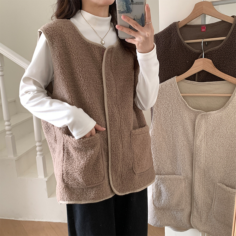 Autumn and winter new style lamb plush vest outer jacket, retro style vest for women, fur integrated trendy vest for women