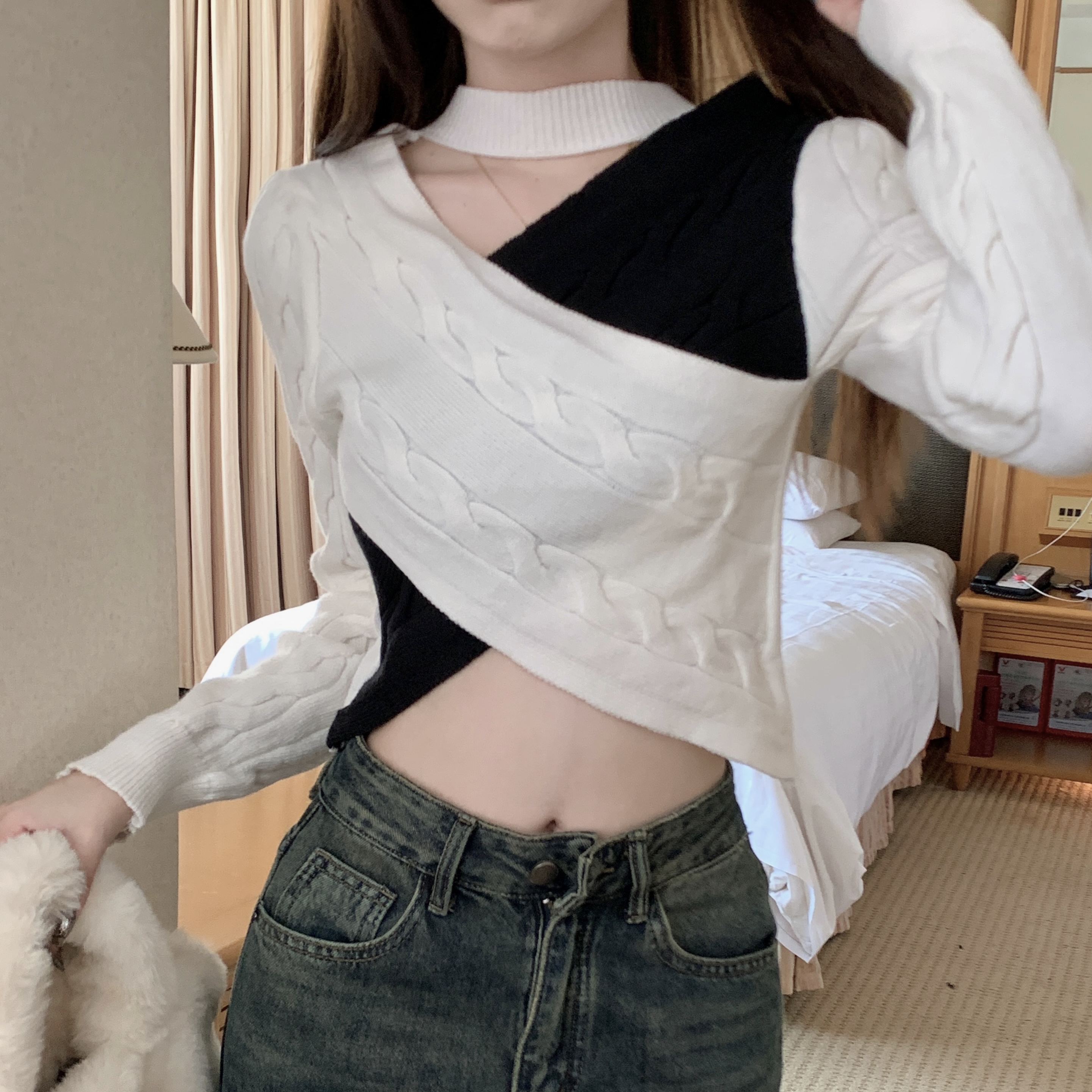 實拍 辣妹掛脖V領交叉露腰短款女秋冬復古撞色麻花套頭毛衣