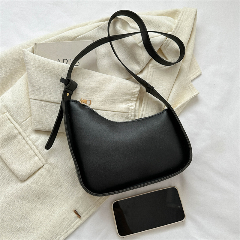 Bags for women, niche design, retro trendy, fashionable, individual shoulder armpit bag, casual and high-end crossbody half-moon bag
