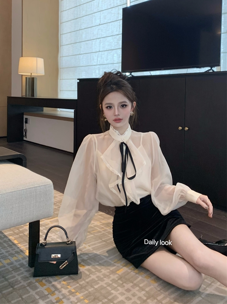 Actual shot~French retro ruffled palace-style design lace-up shirt lace long-sleeved top for women