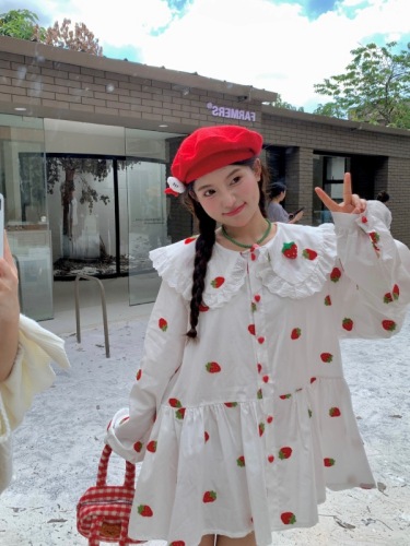 实拍  韩系草莓熊甜美减龄宽松针织马甲背心毛衣＋草莓娃娃裙