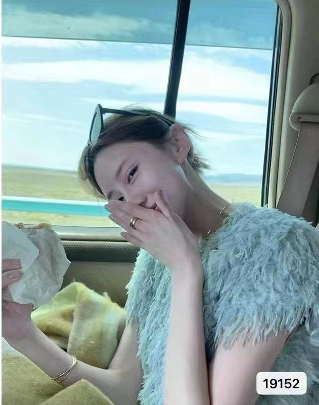 新款韓版慵懶風圓領蓬蓬毛軟糯流蘇短袖上衣女