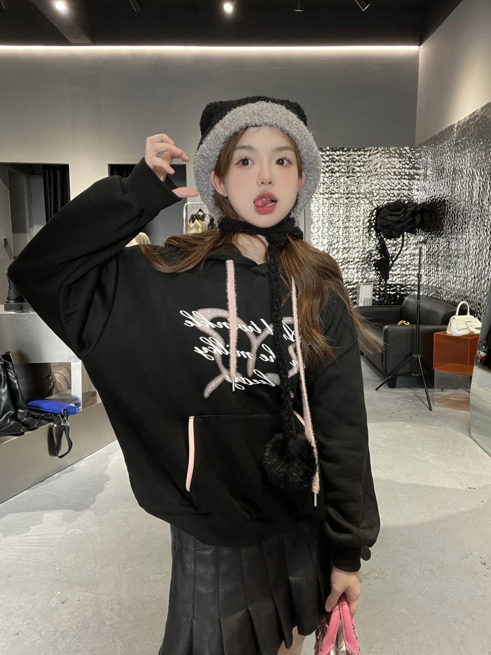 實拍三標齊設計感粉墨印花加絨加厚連帽套頭衛衣女