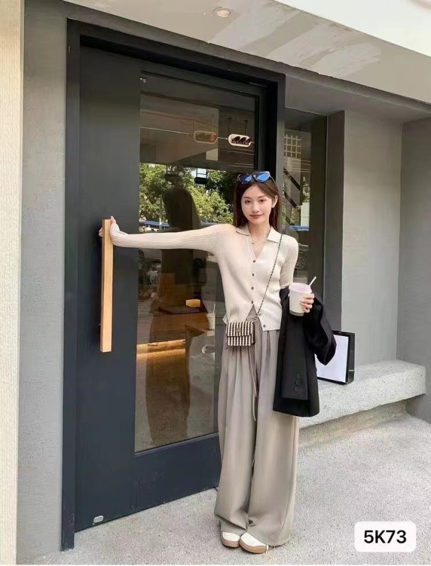 秋季新款韓版簡約高級感翻領坑條氣質純色開衫上衣女
