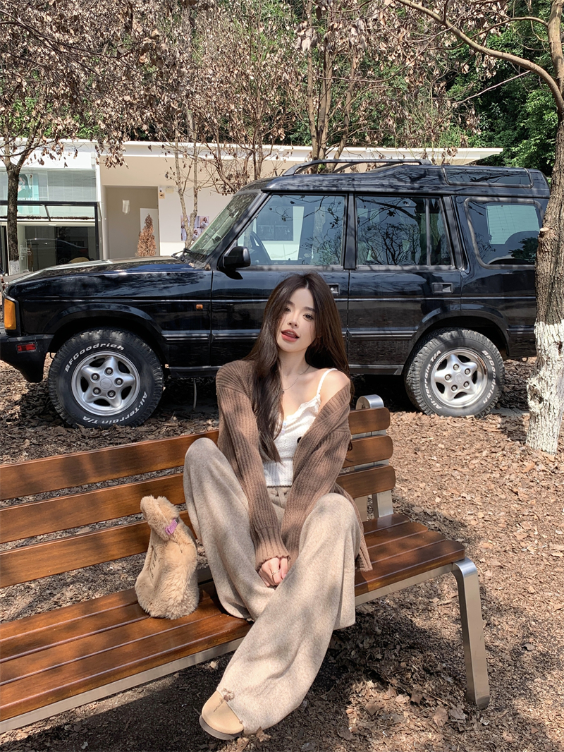 Actual shot of the new Korean style loose and lazy V-neck cardigan sweater + thickened knitted sweater two-piece set