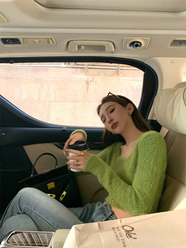 Korean style hot girl sexy slimming wool sweater sweater female pure desire hot girl sexy and gentle short soft waxy top
