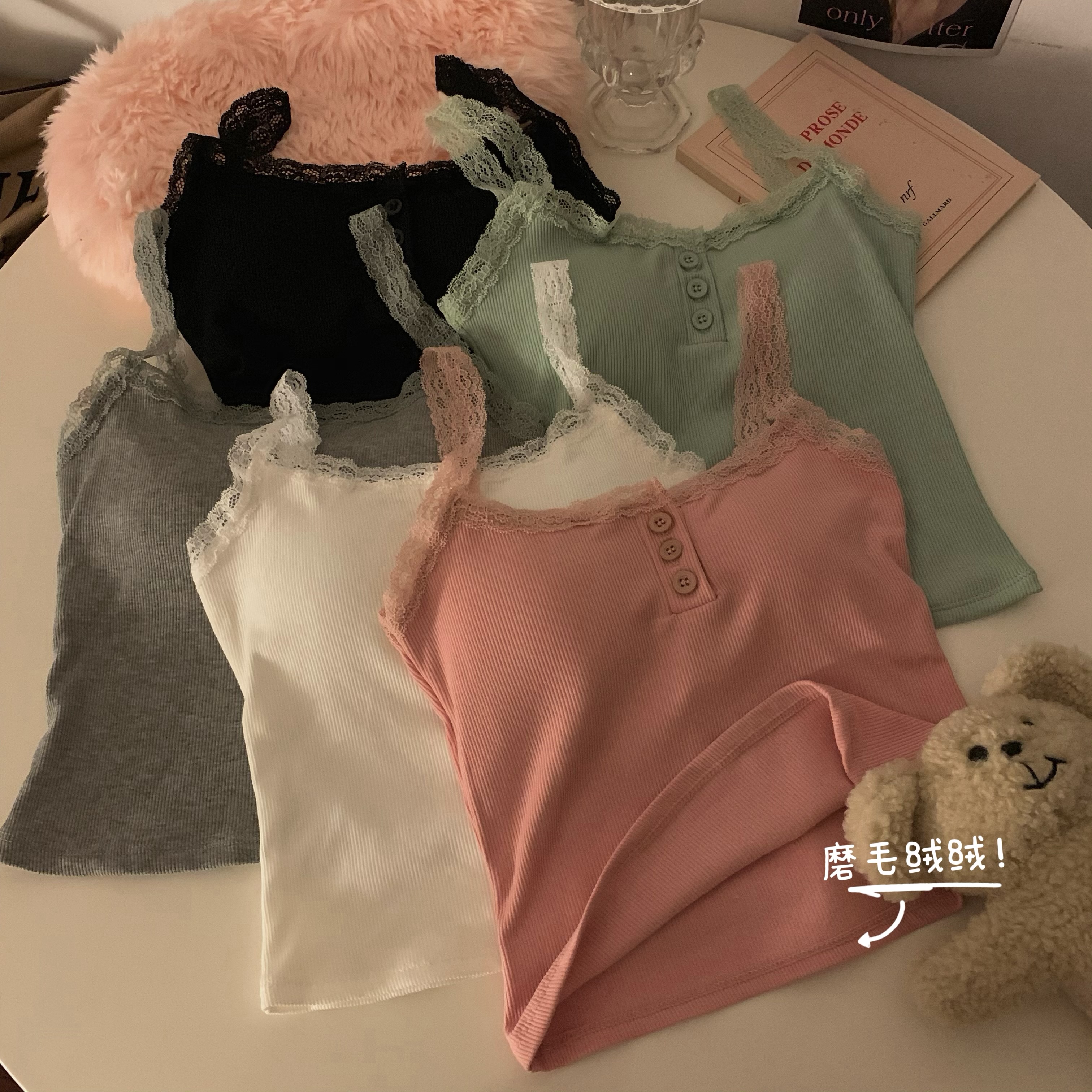 實拍純欲風白色吊帶背心磨毛保暖加絨蕾絲邊性感內搭上衣外穿
