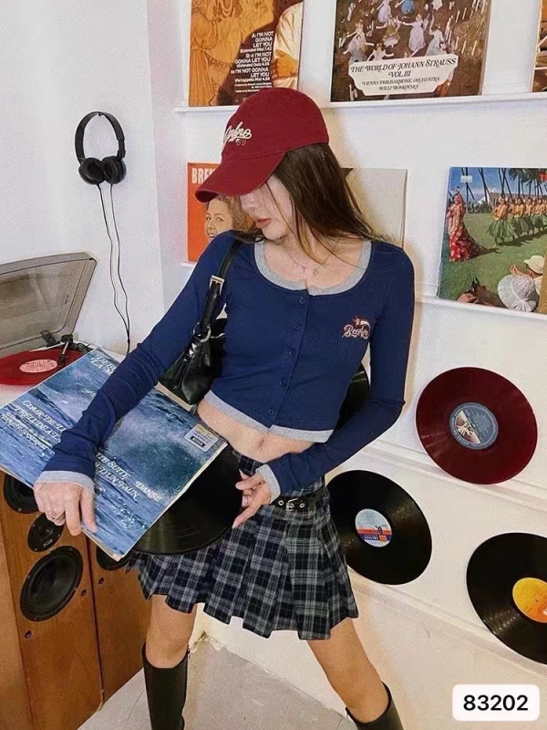 秋季新款設計感刺繡打底衫秋季時尚設計感美式辣妹修身上衣女