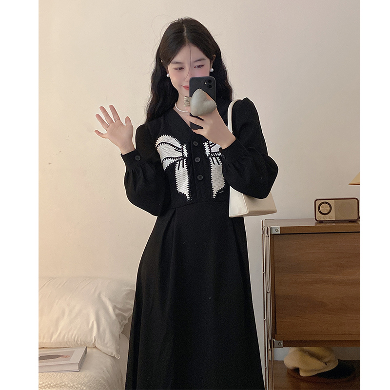 實拍 大碼女裝胖mmV領氣質顯瘦連衣裙蝴蝶結閨蜜小黑裙a字裙