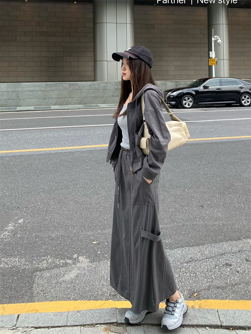 Actual shot of sweatshirt suit, casual and easy-to-wear king, double zipper jacket and skirt