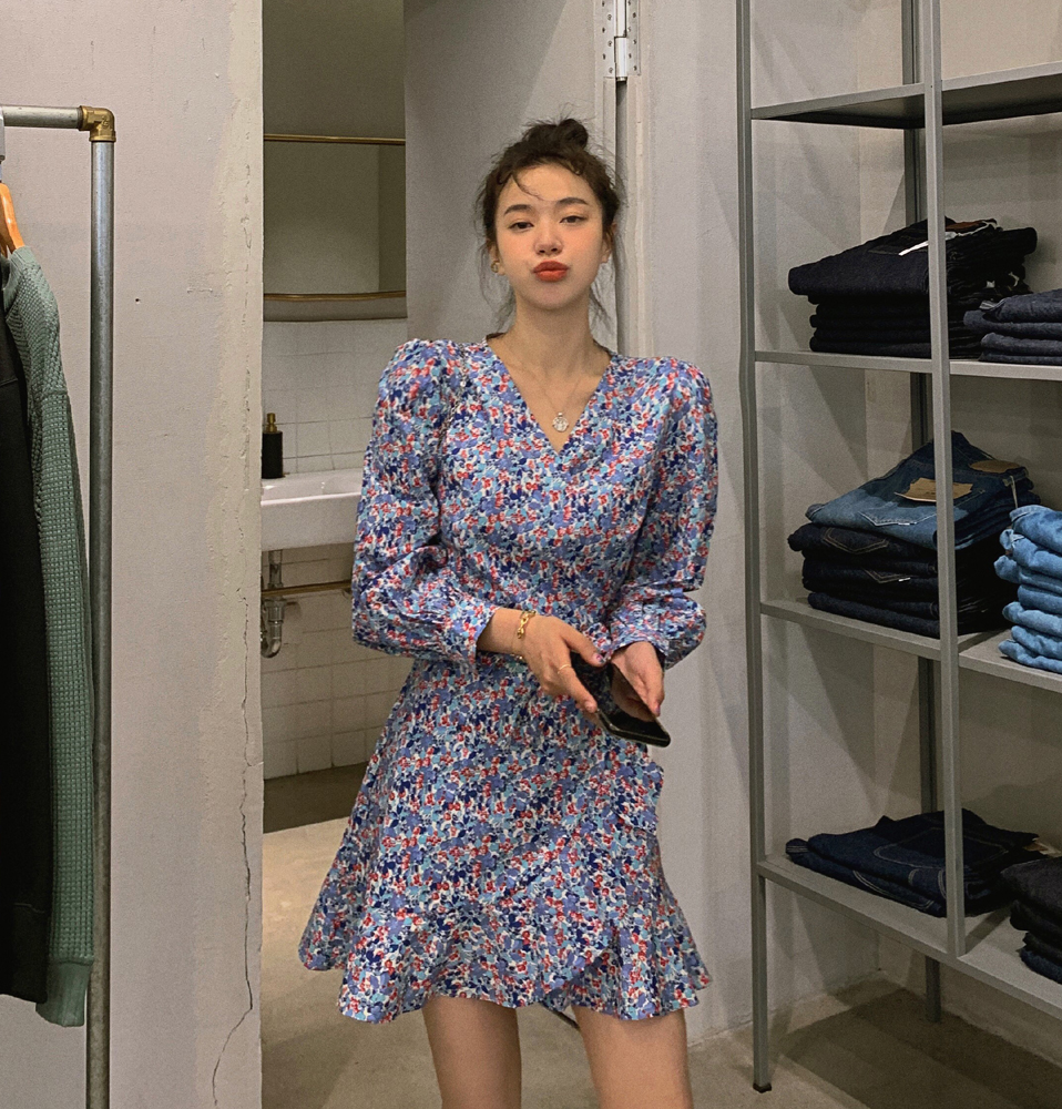 實拍2023秋裝新款油畫法式復古碎花連衣裙女長袖甜美顯瘦收腰裙子