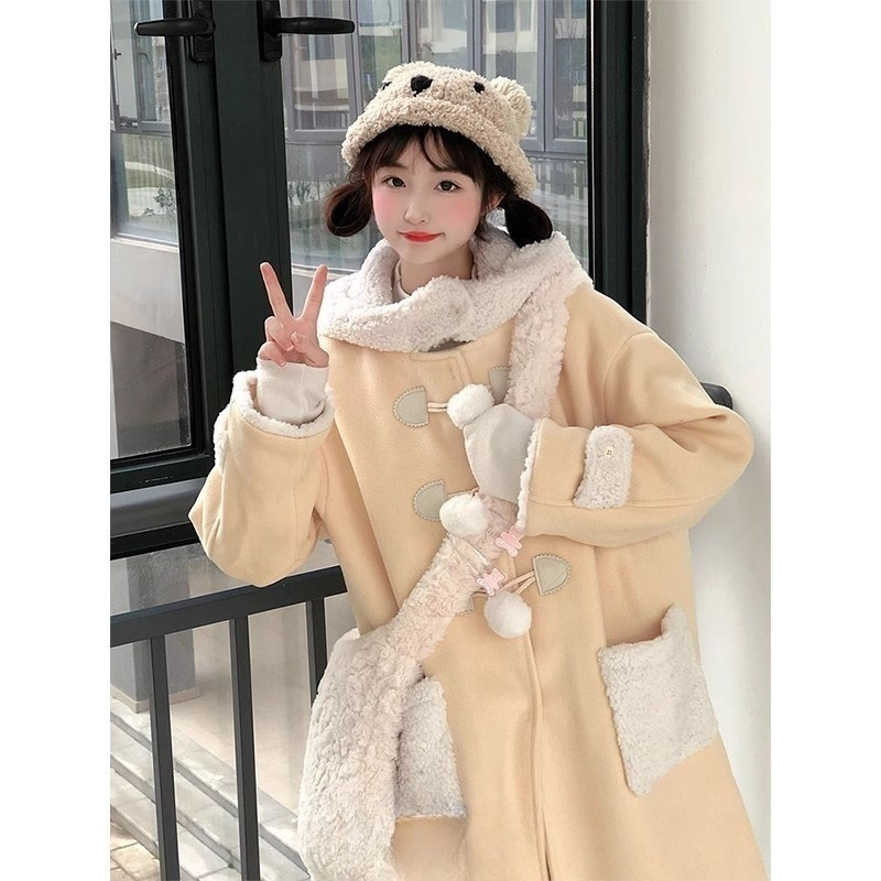 奶黃色羊羔毛牛角扣毛呢外套女秋冬2023新款甜美風小眾中長款大衣