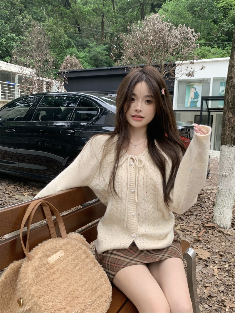 實拍  麻花系帶U型領珍珠扣設計感點點針織毛衣開衫