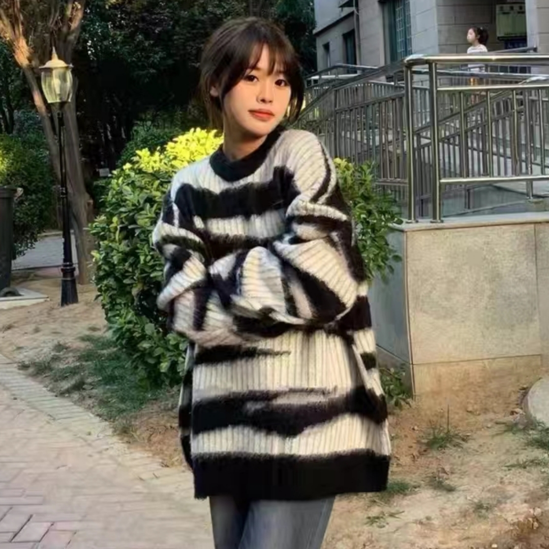 Women's early autumn new style loose round neck long-sleeved sweater jacket with high-quality texture and lazy style striped sweater