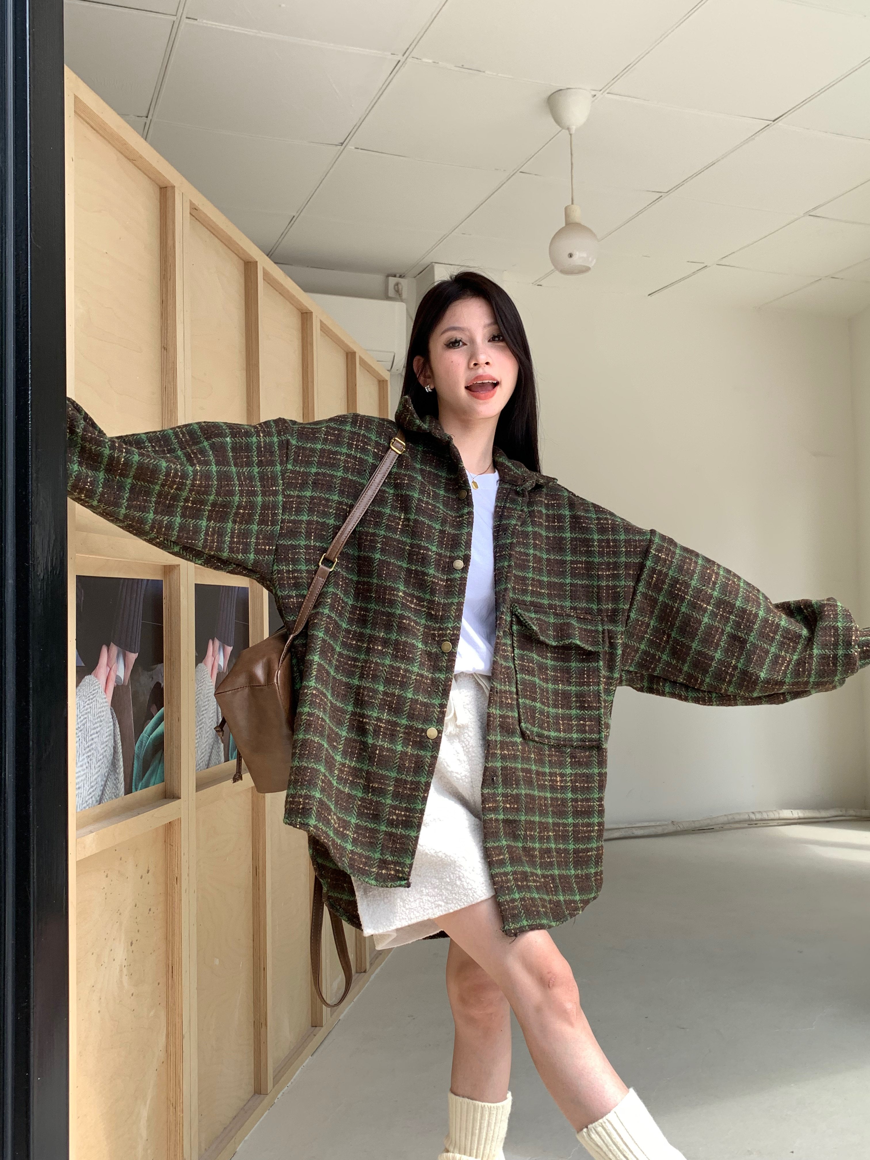 實拍綠色中長款襯衫女款秋季設計感小眾格子上衣外套寬鬆長袖
